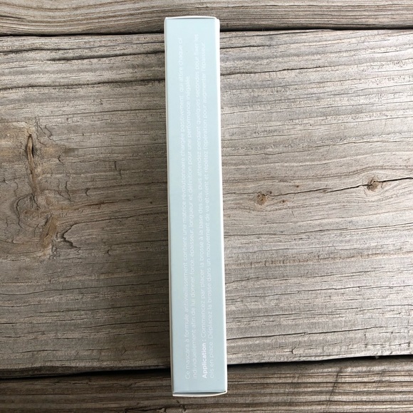 PUR Fully Charged Mascara Powered by Magnetic Technology - Picture 4 of 8